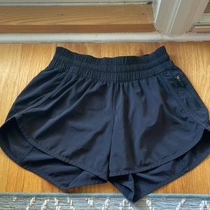 Lululemon black track that low rise 4” short